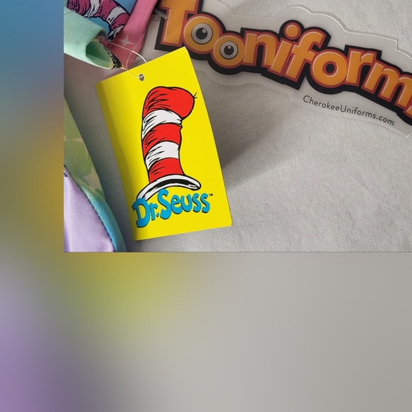 NEW Cat In The Hat Tooniforms Dr. Seuss V-Neck Scrub Top Small Licensed NWT - Picture 5 of 17